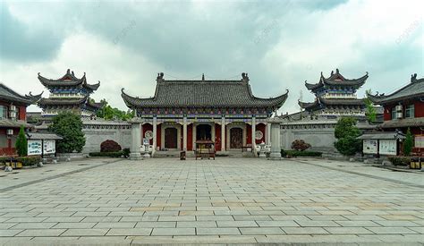 ¡Sumérgete en la historia y el misterio del Templo de los Tres Santos en Puyang!