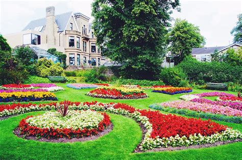 ¡Descubre la magia de los jardines botánicos de Sheffield! Un oasis verde y un paraíso para los amantes de la naturaleza