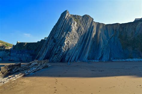   ¡Sumérgete en la Historia y la Naturaleza! El Castillo de Zumaia te espera 