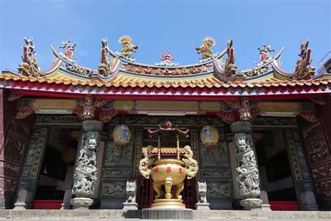 ¡Sumérgete en la Historia y la Belleza del Templo de Wenchang! Un Santuario Antiguo con una Arquitectura Fascinante