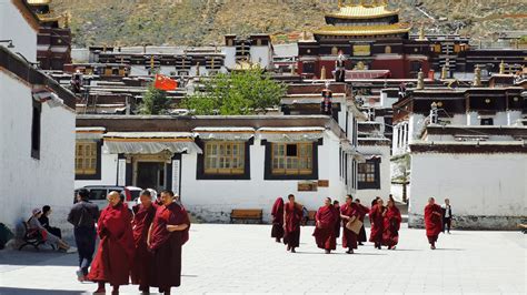  ¡Sumérgete en la Historia con un Viaje al Palacio de Tashilhunpo! Experiencia espiritual y arquitectura tibetana imponente.