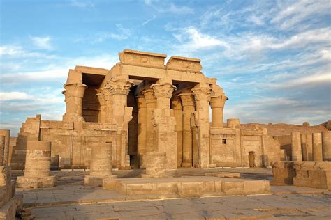 ¡El Templo de Kom Ombo: Un Tesoro Arquitectónico Doblemente Dedicado!